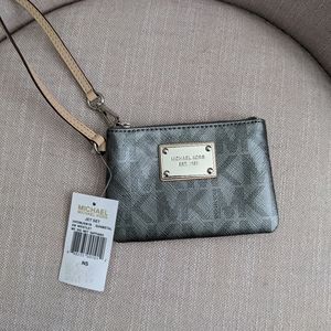 Wristlet